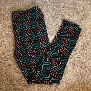 Lularoe y’all and curvy geometric pattern legging